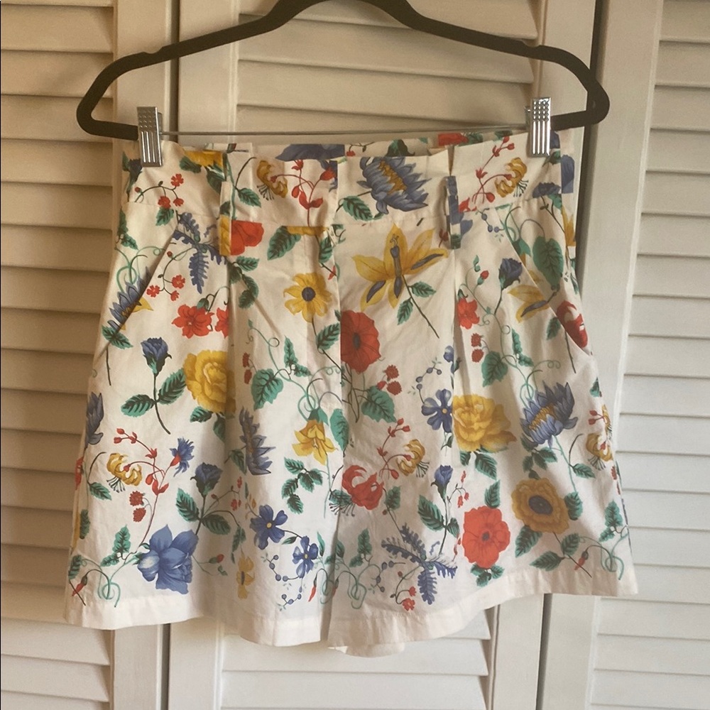 Cara Cara Floral Print Pleated Shorts